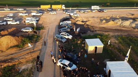 فجر اليوم ... مستوطنون ينصبون خياما على أراض لعرب الزيادنة بالنقب